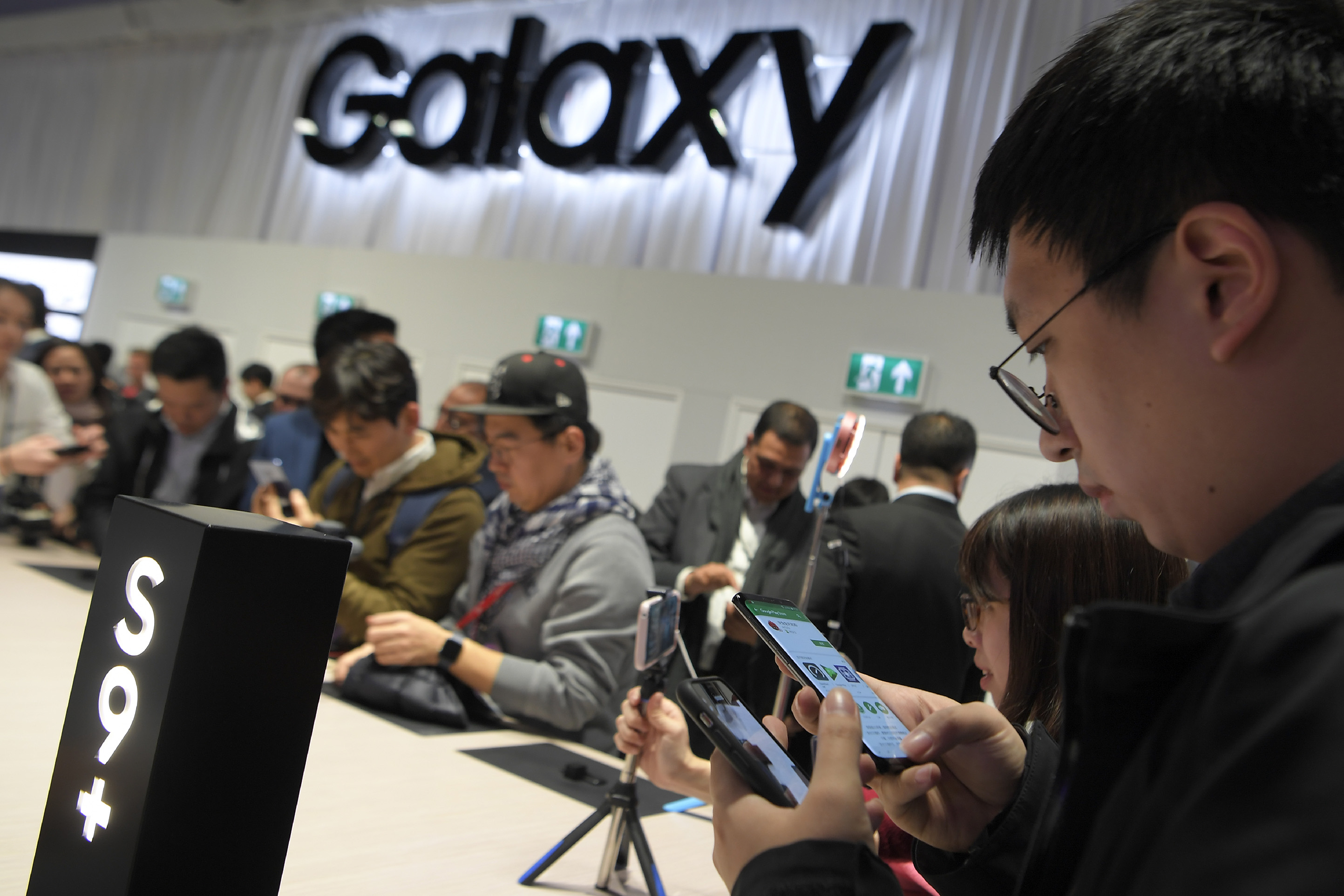  man looks at a Samsung Galaxy S9+ mobilephone during the Samsung Galaxy S9 Unpacked event on February 25, 2018 in Barcelona, on the eve of the inauguration of the Mobile World Congres. u00e2u20acu201d AFP pic 