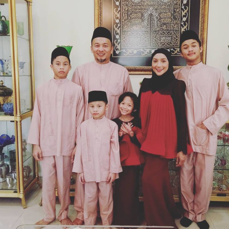 Ziana Zain and Armin Zaharin Ahmad Zambri are pictured with their children. u00e2u20acu201d Picture via Instagram 