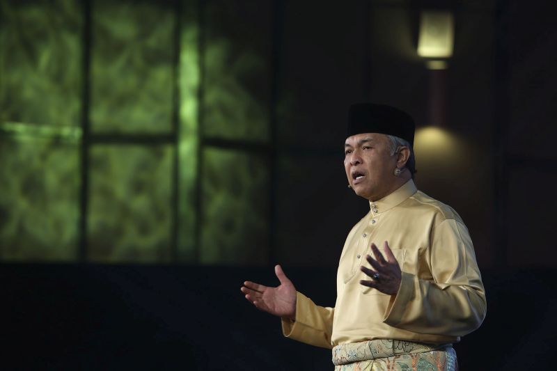 Ahmad Zahid said every education minister must resist trying to set up his personal legacy but must follow existing policies in drawing up plans. u00e2u20acu201d Picture by Yusof Mat Isa