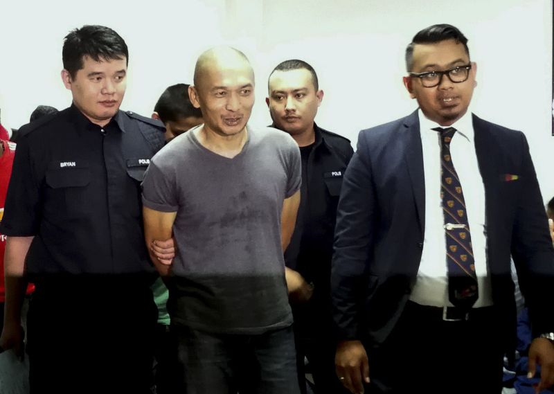 Suami penyanyi terkenal Ziana Zain, Armin Zaharin Ahmad Zambri, 53, diiringi polis keluar dari Mahkamah Majistret Shah Alam hari ini. u00e2u20acu2022 Foto Bernama