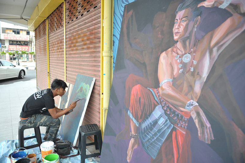 An artist at work at the Butterworth Art Market. — Picture by KE Ooi