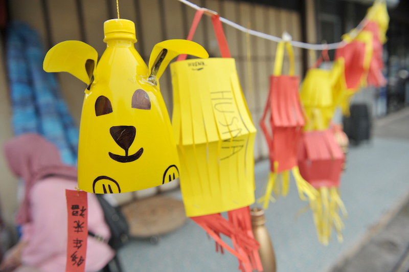 Arts and crafts... Dog lanterns made by children at the Art Kiddo corner of the Butterworth Art Walk. — Picture by KE Ooi