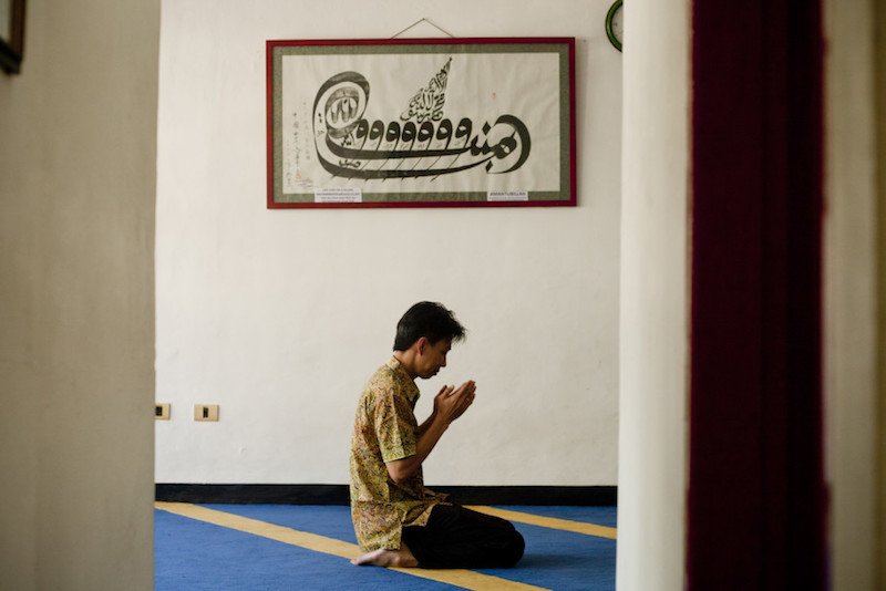 A Chinese-Indonesian Muslim prays at Lautze Mosque. — Jakarta Globe