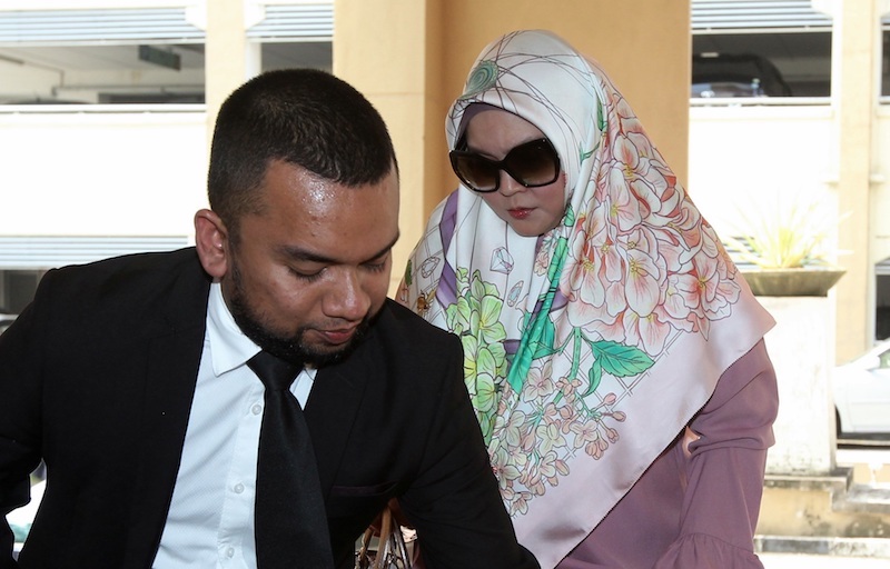 Rozita Mohamad Ali leaves the Sessions Court in Petaling Jaya after being charged with abusing her Indonesian domestic helper in 2016. u00e2u20acu201d Picture by Sin Chew Daily