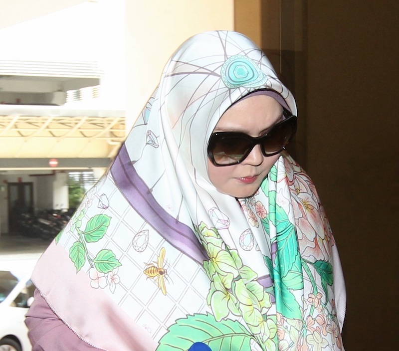 Rozita Mohamad Ali leaves the Sessions Court in Petaling Jaya after being charged with abusing her Indonesian domestic helper in 2016. u00e2u20acu201d Picture by Sin Chew Daily
