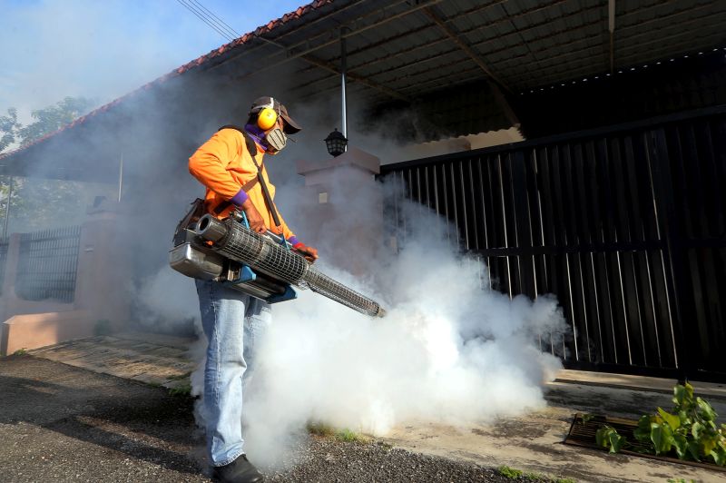 Ipoh city council workers are seen fogging drains in Taman Meru, Ipoh March 27, 2018. u00e2u20acu2022 Picture by Farhan Najib
