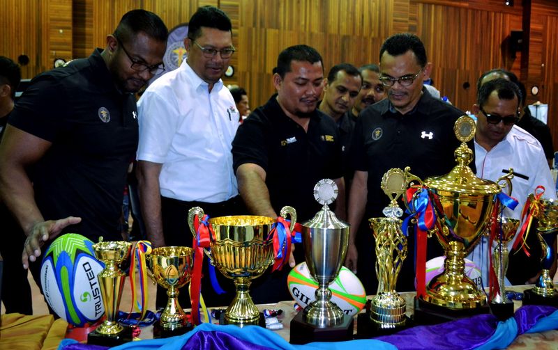 National Sports Institute (ISN) chief executive officer Dr Mohd Khairi Zawi (second right) looking at the prizes won by the rugby team after the launch of the Merlimau Talent Outreach Training Center at Merlimau Polytechnic, March 11, 2018. u00e2u20acu201d Bernama pi