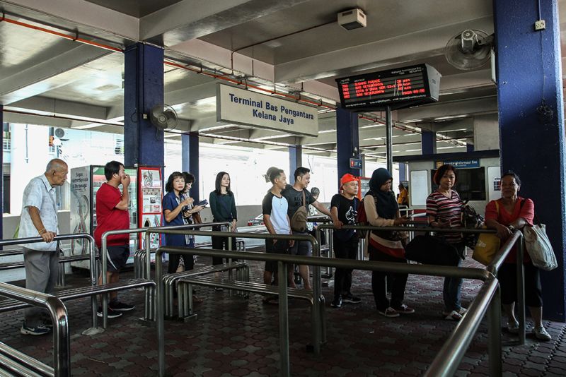 Commuters at Kelana Jaya LRT Station wait for the free shuttle buses after the station was shut down temporarily yesterday, Marach 4, 2018. u00e2u20acu2022 Picture by Miera Zulyana