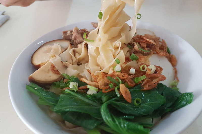 The mi karet (‘rubber noodles,’ since the texture resembles a rubber band) at Bakmi Selamat has a softer texture. — Jakarta Globe pic
