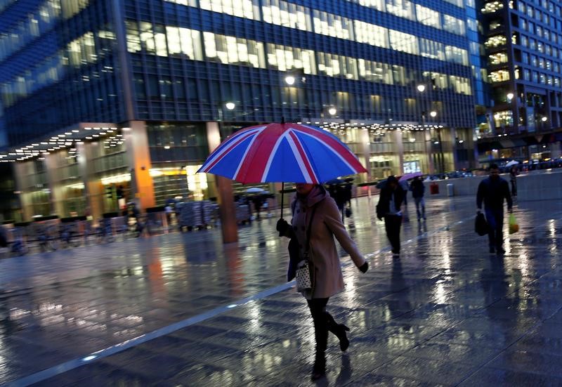 Workers walk in the rain at the Canary Wharf business district in London, Britain November 11, 2013. u00e2u20acu201d Reuters pic 