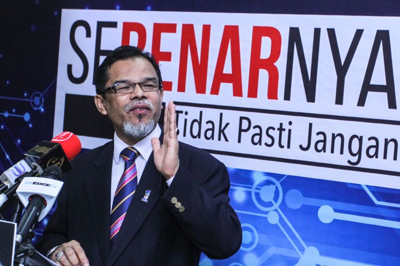 MCMC chief operating officer Datuk Dr Mazlan Ismail speaks during the launch of the new moblie application for the Sebenarnya.my portal in Kuala Lumpur March 20, 2018. u00e2u20acu2022 Picture by Shafwan Zaidon