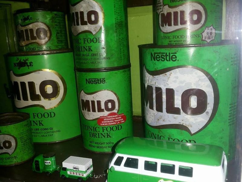 Mohd Yusof Ali memiliki 1,000 koleksi barangan jenama Milo yang dikumpulnya sejak 2008. u00e2u20acu201d Foto ihsan Facebook/Yusof Ypi
