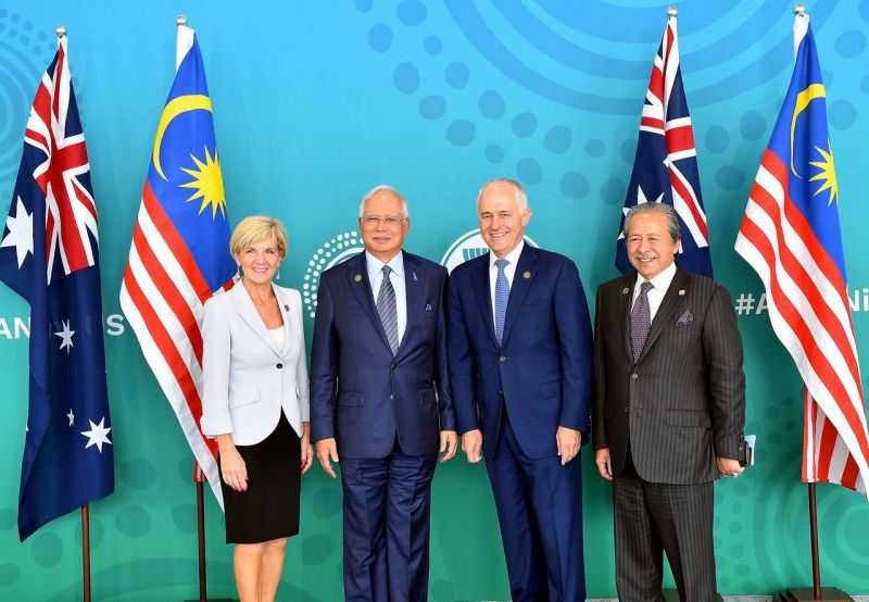 Datuk Seri Najib Razak (second left) poses for a picture with Australian Prime Minister Malcolm Turnbull (second right) ahead of the Asean-Australia Special Summit 2018 in Sydney March 17, 2018. u00e2u20acu2022 Bernama pic