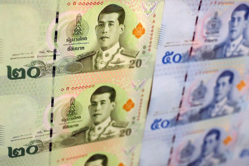 New baht banknotes featuring Thailand's King Maha Vajiralongkorn are unveiled during a news conference at Bank of Thailand headquarters in Bangkok March 8, 2018. u00e2u20acu201d Reuters pic