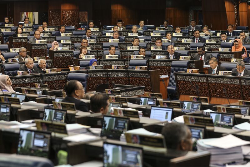 The situation heats up between the Opposition and the Barisan Nasional lawmakers before Datuk Seri Najib Razak tabled the EC's redelineation report at Parliament in Kuala Lumpur March 28, 2018. u00e2u20acu2022 Picture by Azneal Ishak