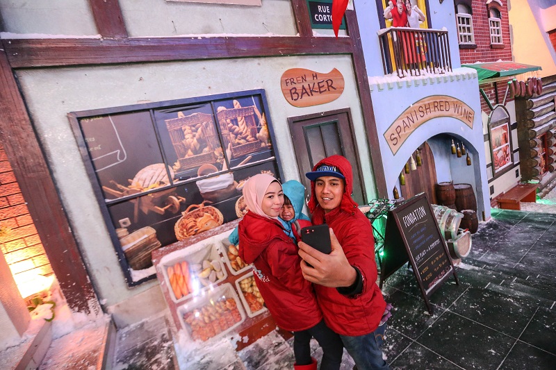 Snow World makes for a great place to chill out... literally.