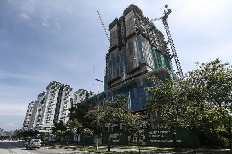 Construction of new condominium blocks is pictured along Jalan Sentul Pasar March 7, 2018. u00e2u20acu201d Picture by Ruban Anbalagan