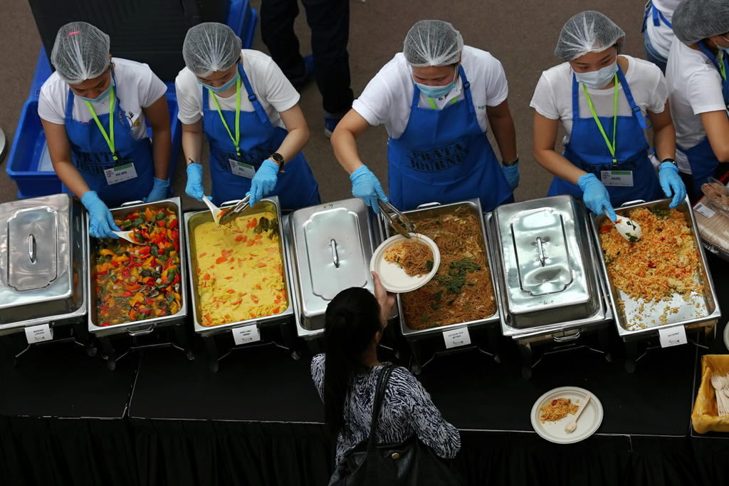 The Singapore edition of the international event 'Feeding the 5000', held at City Square Mall on March 25, 2018. u00e2u20acu201d Picture by  Nuria Ling/TODAY n