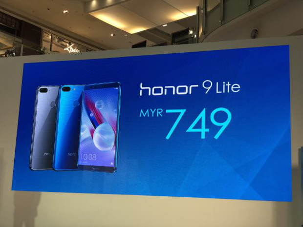 The Honor 9 Lite is priced at RM749. u00e2u20acu201d Picture by SoyaCincau