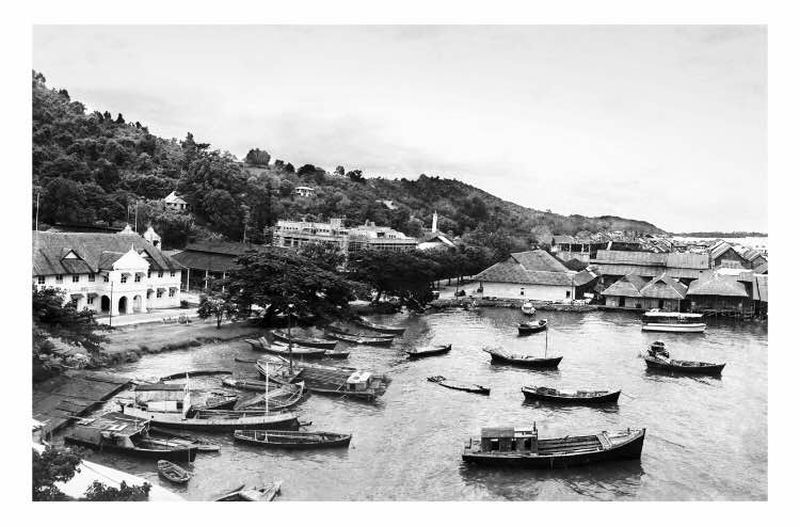 An old photo of Jesselton with the historical building on the left when it was fronting the sea.