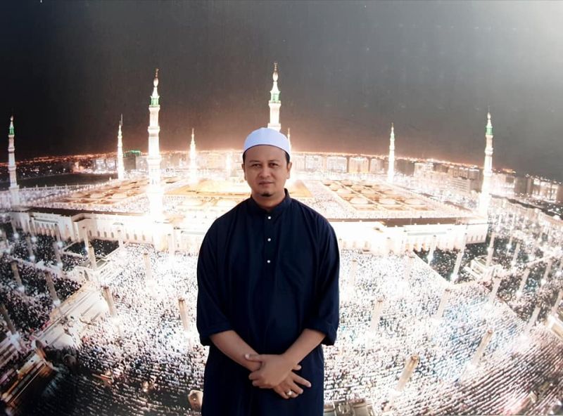 Personaliti program motivasi dan keagamaan, Syamsul Amri Ismail menafikan tuduhan yang mengaitkan beliau mempunyai hubungan sulit dengan seorang wanita. u00e2u20acu201d Foto ihsan Facebook/Syamsul Amri Ismail Official