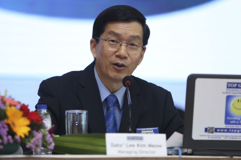 Top Gloves managing director, Datuk Lee Kim Meow speaks during the US$310 million credit facilities signing ceremony at Top Glove Tower in Shah Alam March 16, 2018. u00e2u20acu2022 Picture by Yusof Mat Isa