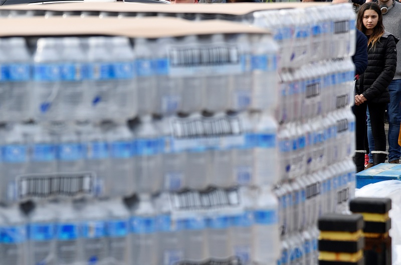 Local residents wait to collect bottled water distributed by Thames Water after mains supplies to homes were cut off following bad weather, in Balham, south London, March 5, 2018. u00e2u20acu201d Reuters pic