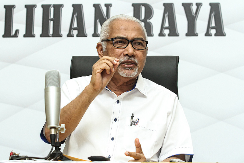 Election Commission chairman Tan Sri Mohd Hashim Abdullah speaks during a press conference in Putrajaya April 7, 2018. u00e2u20acu201d Picture by Miera Zulyana