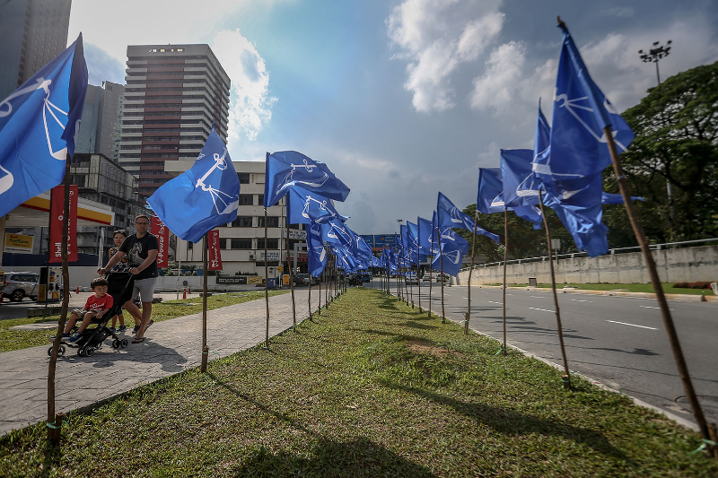 Barisan Nasional flags are seen in Johor Baru ahead of the 14th General Election April 29, 2018. u00e2u20acu201d Picture by Hari Anggara