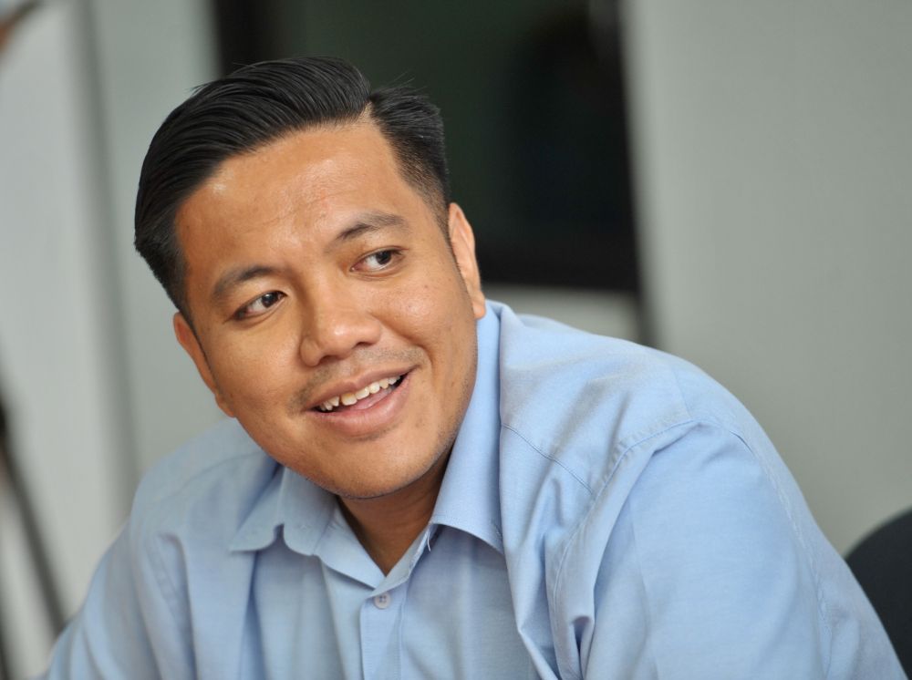Seberang Jaya candidate Dr Afif Bahardin speaks to the media on April 30, 2018. u00e2u20acu201d Picture by KE Ooinn