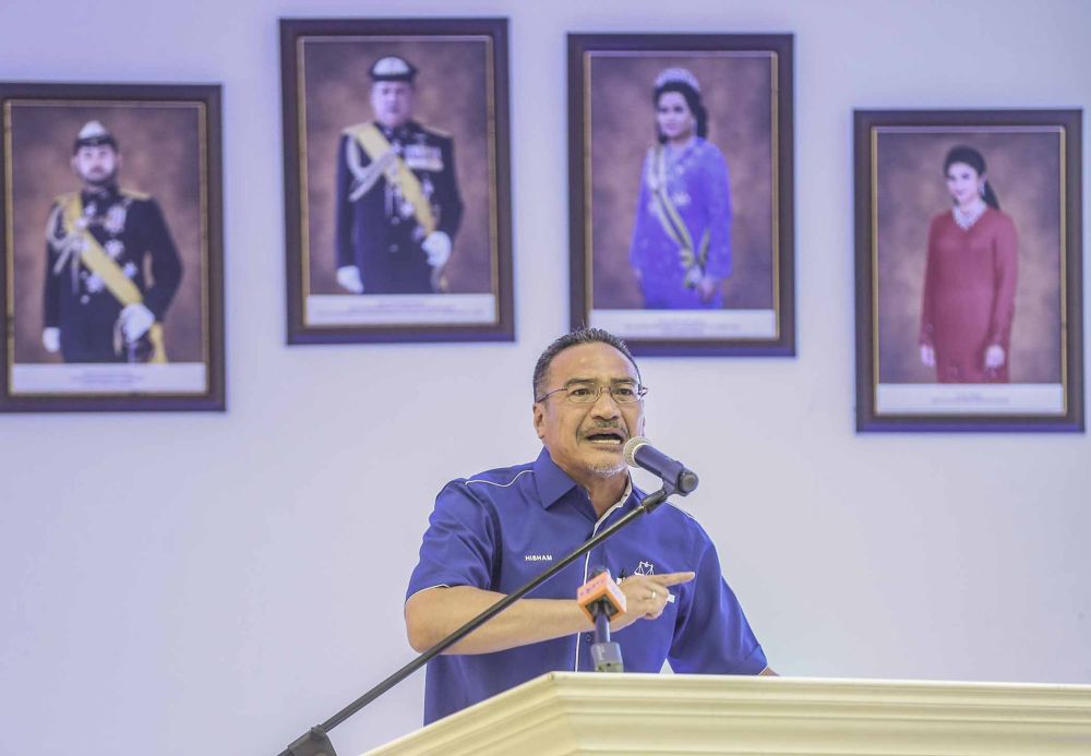 BNu00e2u20acu2122s Sembrong candidate Datuk Seri Hishammuddin Tun Hussein speaks at the Jalinan Kasih community programme in Muar April 30, 2018. u00e2u20acu201d Picture by Firdaus Latifn