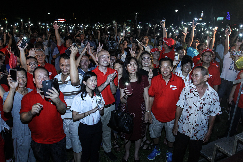 A section of the crowd at the ceramah appeared to be around 500, but DAP 's estimate is between 2,000 to 4,000.
