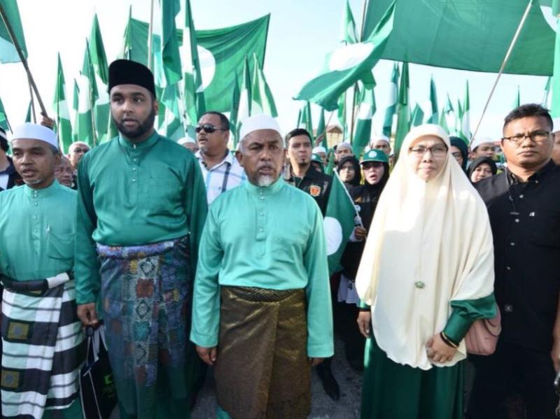 PAS candidate Sharifah Haslizah Syed Ariffin is banking on the manifesto of both the national and Selangor PAS leadership to win the hearts of voters. — Picture via Facebook