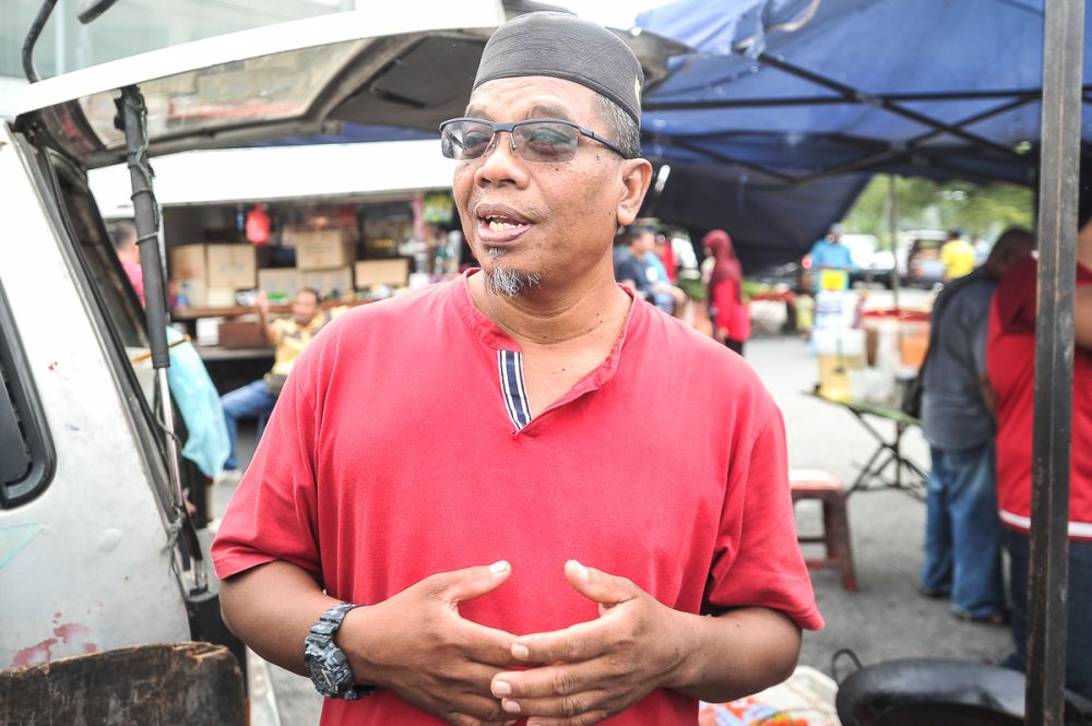 Sabri Desa, 56, says the existing water issue could tip the balance in Maszlee's favour in Simpang Renggam. — Picture by Shafwan Zaidon