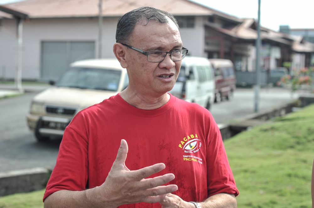 Low Chong Meng, 49, says measures taken by Liang were a little too late as the water issue has persisted for several years in Simpang Renggam. — Picture by Shafwan Zaidon