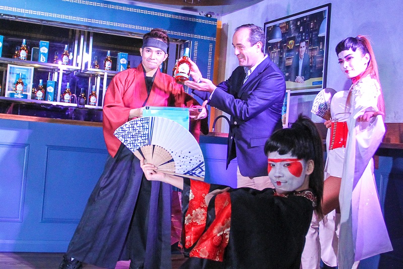 Pernod Ricard Malaysia managing director Sebastien Mouquet officially unveils the Chivas Regal Mizunara. 