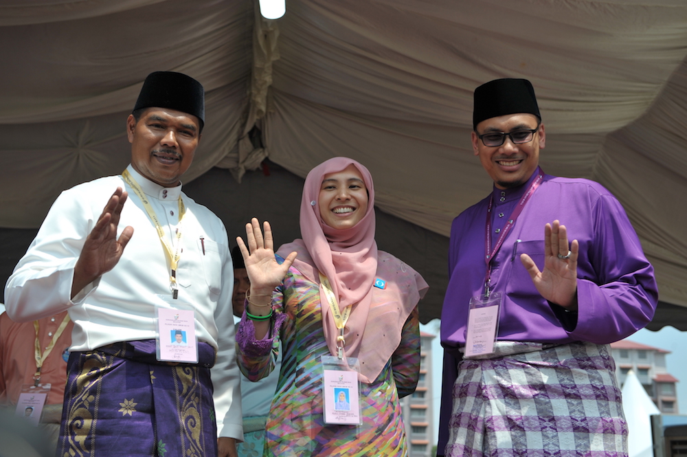 Permatang Pauh candidates (from left) BNu00e2u20acu2122s Mohd Zaidi Mohd Said, PKRu00e2u20acu2122s Nurul Izzah Anwar and PASu00e2u20acu2122 Afnan Hamimi Taib wave to supporters on Nomination Day April 28, 2018. u00e2u20acu201d Picture by KE Ooi