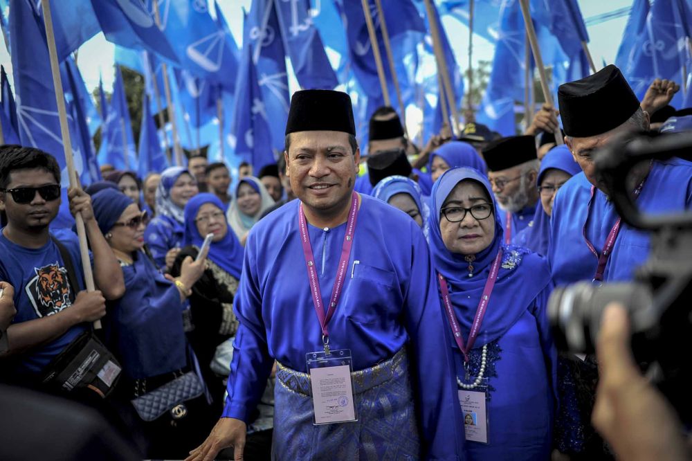 Barisan Nasionalu00e2u20acu2122s Pagoh candidate Ismail Mohamed arrives during Nomination Day in Pagoh April 28, 2018. u00e2u20acu2022 Picture by Firdaus Latif