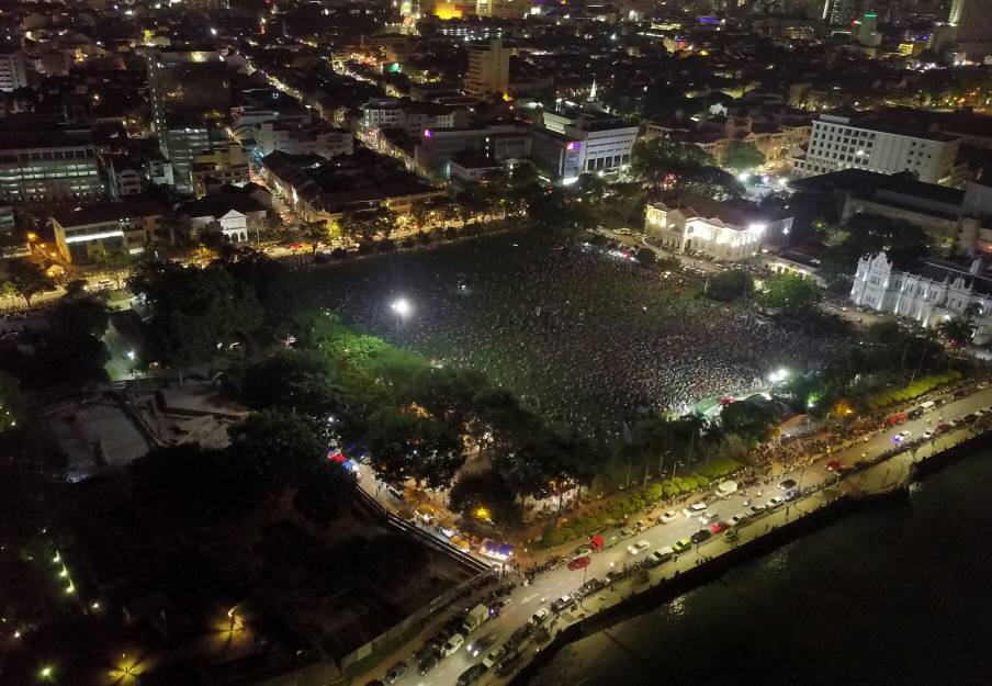 An aerial shot of the crowd at Pakatan Harapanu00e2u20acu2122s mega ceramah held at the Esplanade, George Town on April 28, 2018. u00e2u20acu201d Picture courtesy of DAP