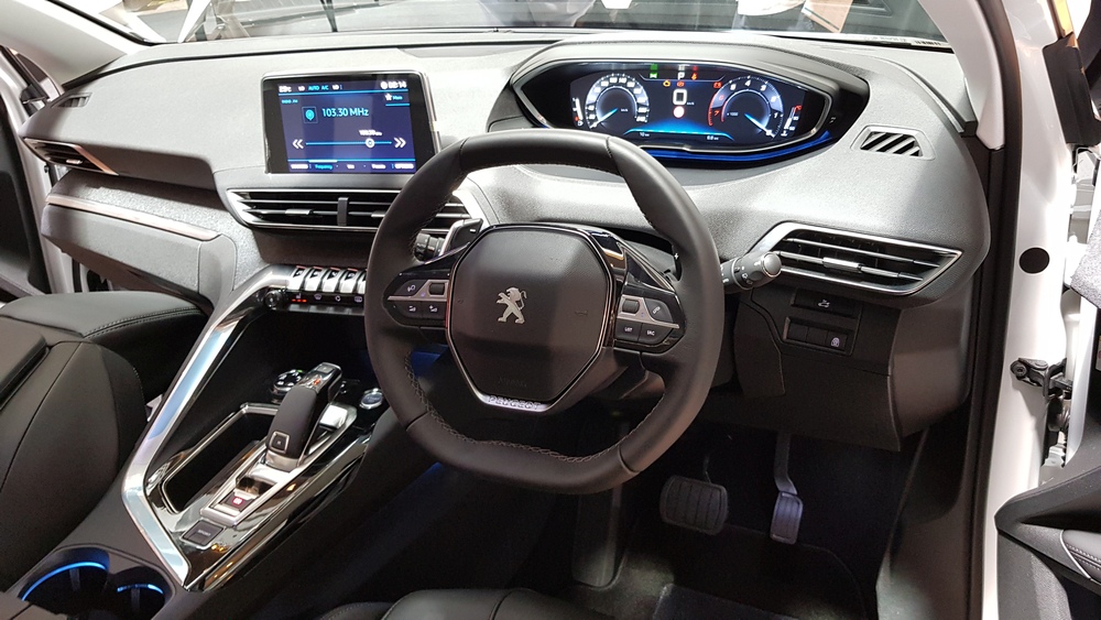 Cockpit of the new Peugeot 5008.