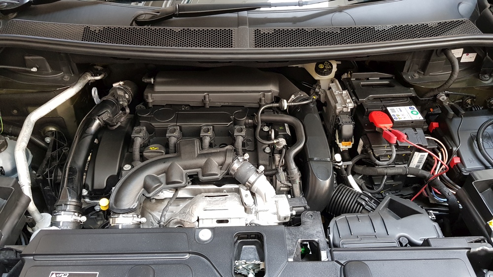 1.6 litre Turbo engine of the Peugeot 5008.