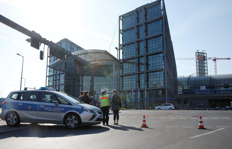 Police officers block road next to the central train station while a World War Two bomb is defused in Berlin April 20, 2018. u00e2u20acu201d Reuters pic