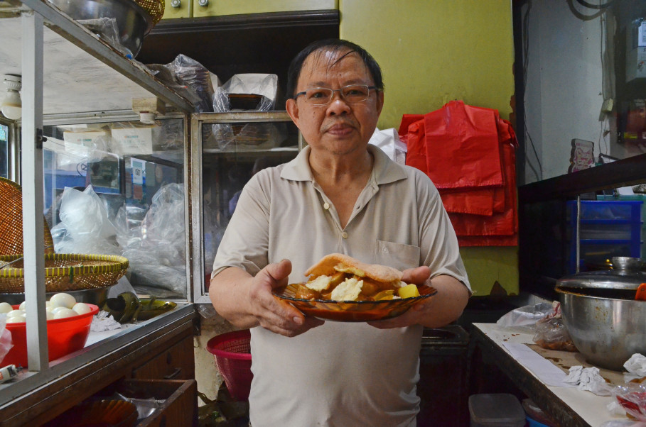 Hadi continues his parents’ legacy at Gado-Gado Bon Bin. — Jakarta Globe pic