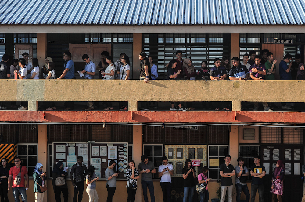 Voters queue up to cast their ballots outside a polling station at Kolej Vokasional Kluang in Kluang nMay 9, 2018. u00e2u20acu201d Picture by Shafwan Zaidon