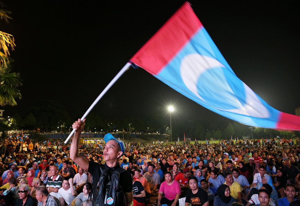 Pakatan Harapan supporters gather in Petaling Jaya May 9, 2018. u00e2u20acu201d Reuters pic