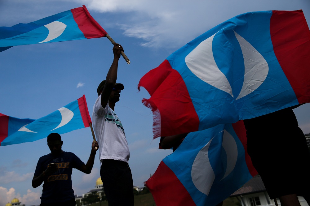 Pakatan Harapan supporters are seen outside of the National Palace, a day after general election in Kuala Lumpur May 10, 2018. u00e2u20acu201d Reuters pic