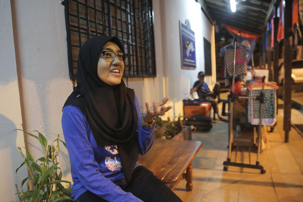 Siti Nor Shahidah Harun speaks to Malay Mail during an interview in Kuala Lumpur May 4, 2018. — Picture by Yusof Mat Isa