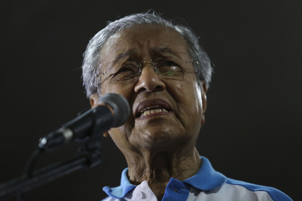 Pakatan Harapan chairman Tun Mahathir Mohamad speaks during a ceramah at Taman Bukit Piatu Mutiara in Melaka May 5, 2018. u00e2u20acu201d Picture by Yusof Mat Isa