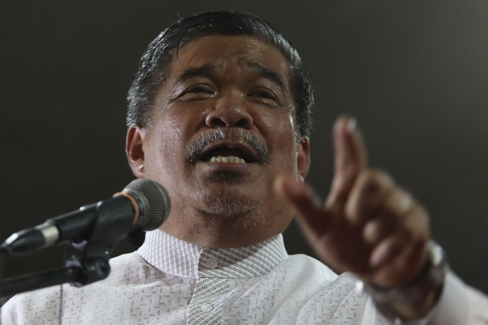 Amanah president Mohamad Sabu speaks during a Pakatan Harapan ceramah at Taman Bukit Piatu Mutiara in Melaka May 5, 2018. u00e2u20acu201d Picture by Yusof Mat Isa