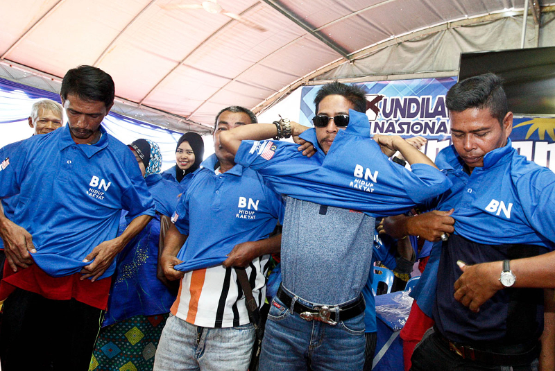 PPBM members who quit the party change into Barisan Nasional shirts at the Barisan Nasional Kubang Pasu Command Centre May 6, 2018.
